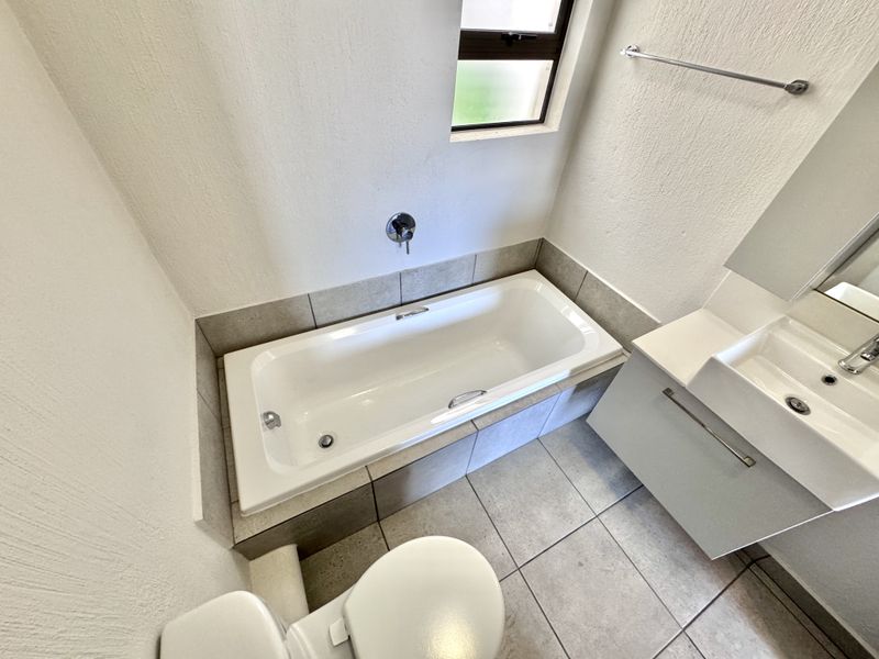 Pet friendly. Modern. Separate storeroom. Lovely facilities. - Photo 8