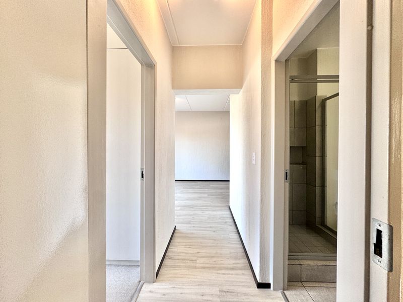 Pet friendly. Modern. Separate storeroom. Lovely facilities. - Photo 6