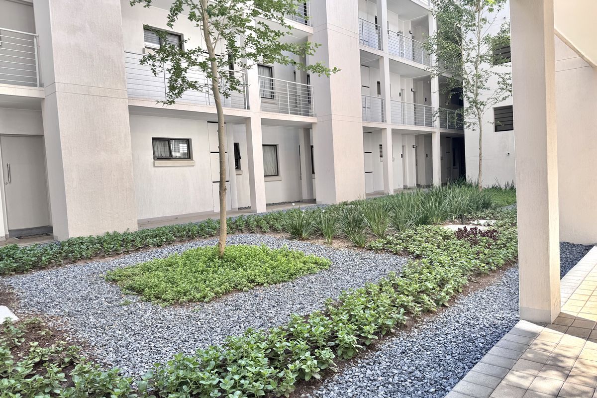 Pet friendly. Modern. Separate storeroom. Lovely facilities. - Photo 2