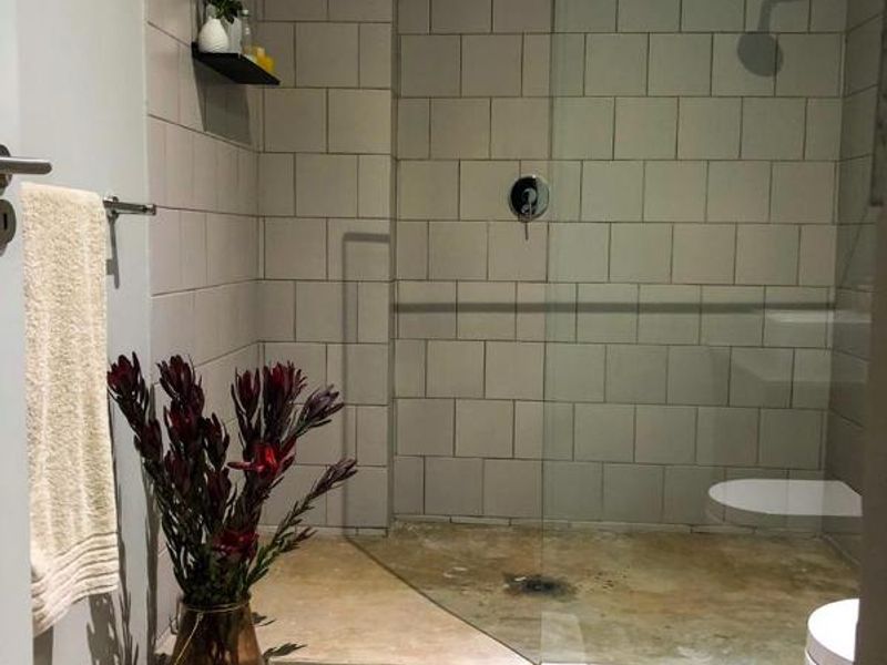 Big Studio Apartment For Sale In Hallmark House - Photo 7