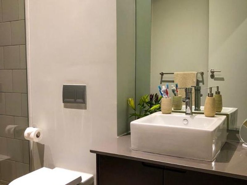 Big Studio Apartment For Sale In Hallmark House - Photo 6