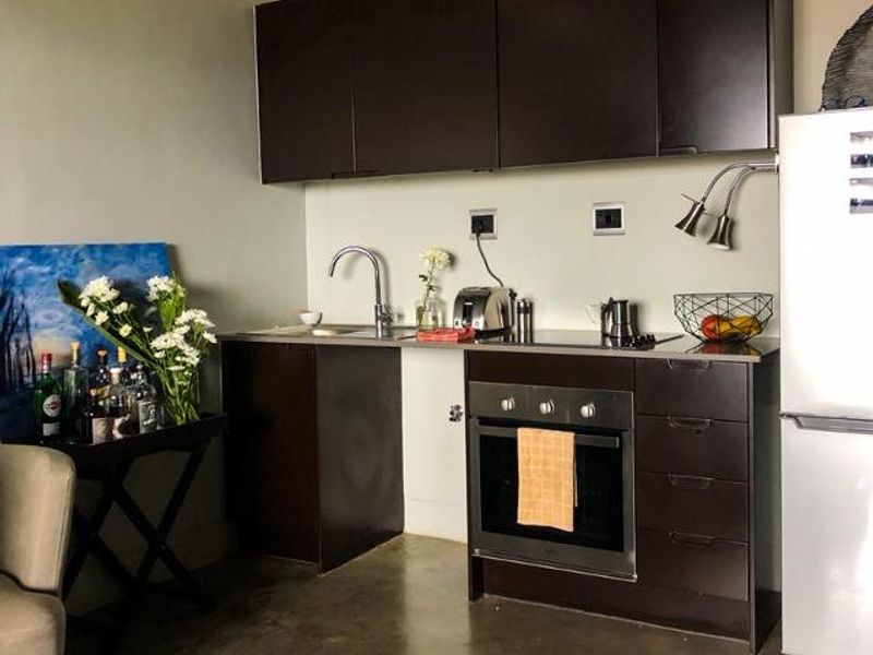 Big Studio Apartment For Sale In Hallmark House - Photo 3