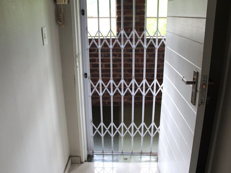 1 Bedroom Furnished apartment To Let in Sandown, Sandton - Photo 8