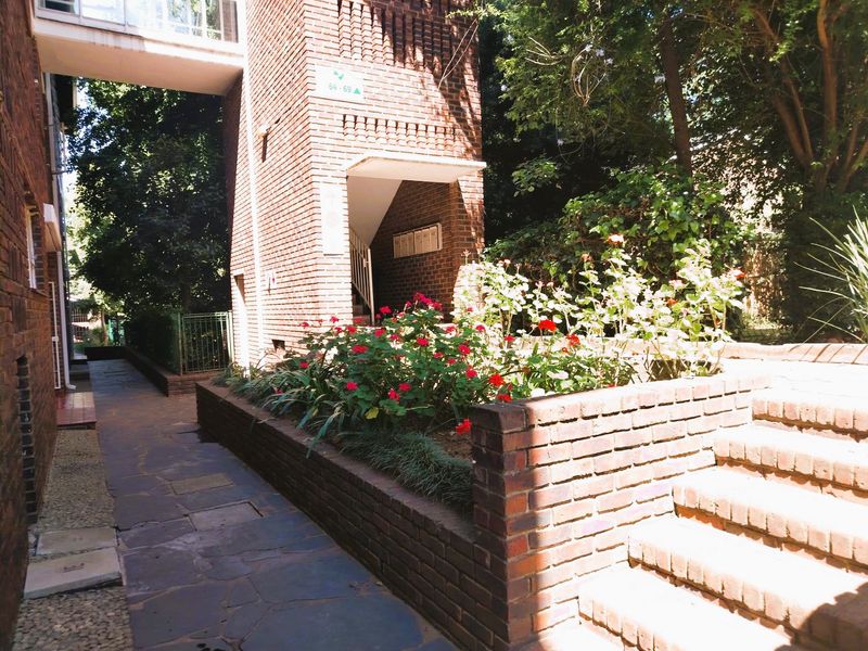 1 Bedroom Furnished apartment To Let in Sandown, Sandton - Photo 5