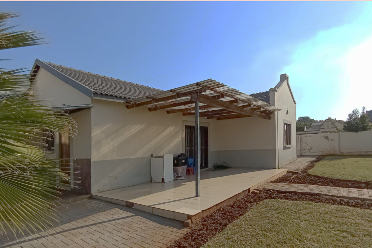 3-Bedroom Family Home with Spacious Yard and Outdoor Patio in Hesteapark - Photo 3