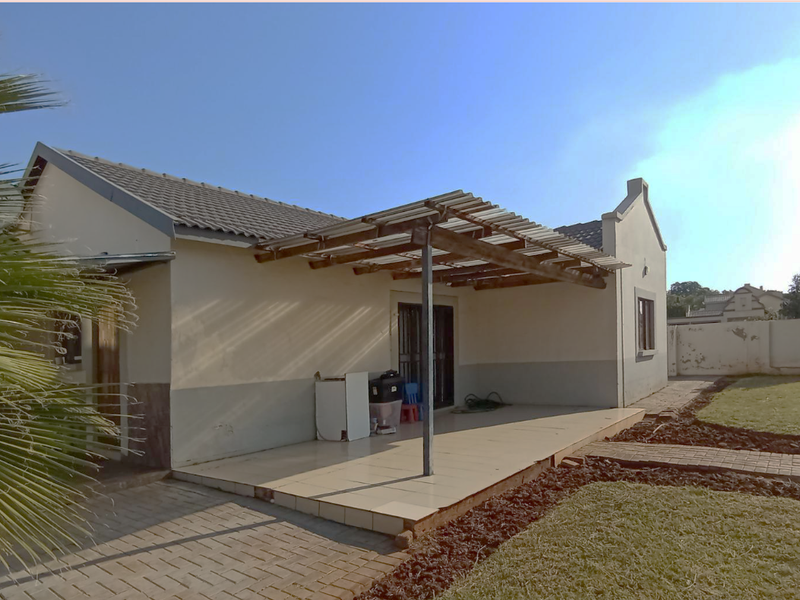 3-Bedroom Family Home with Spacious Yard and Outdoor Patio in Hesteapark - Photo 3