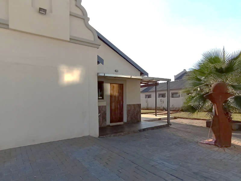 3-Bedroom Family Home with Spacious Yard and Outdoor Patio in Hesteapark - Photo 2