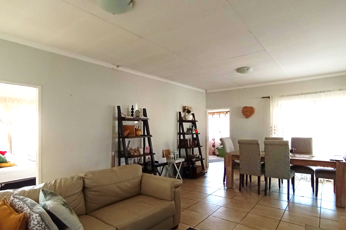 3-Bedroom Family Home with Spacious Yard and Outdoor Patio in Hesteapark - Photo 5