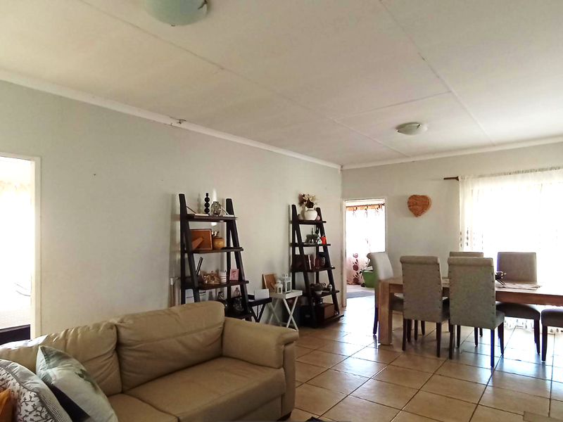 3-Bedroom Family Home with Spacious Yard and Outdoor Patio in Hesteapark - Photo 5