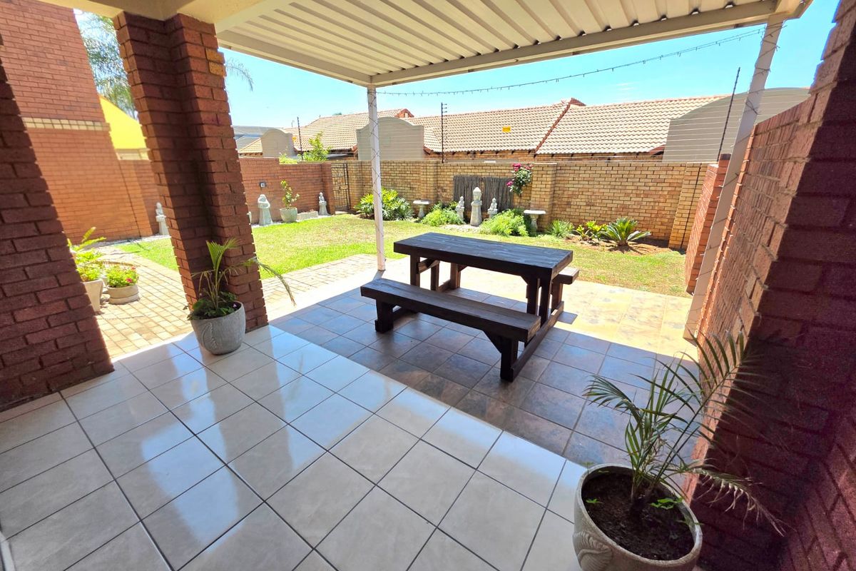 This is YOUR home!! - Photo 5