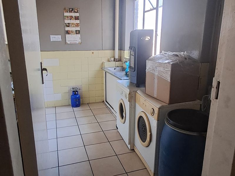 2 Bedroom Apartment For Sale In Hillbrow - Photo 3