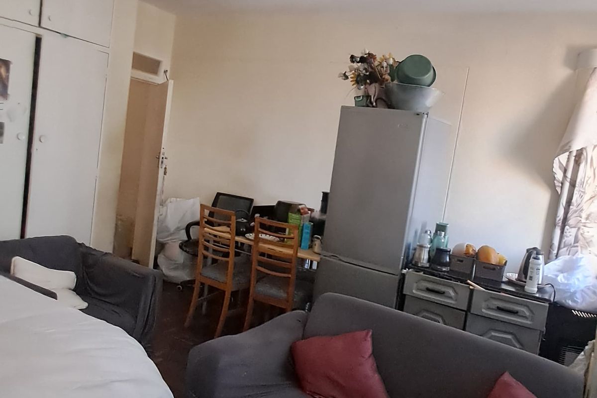 2 Bedroom Apartment For Sale In Hillbrow - Photo 2
