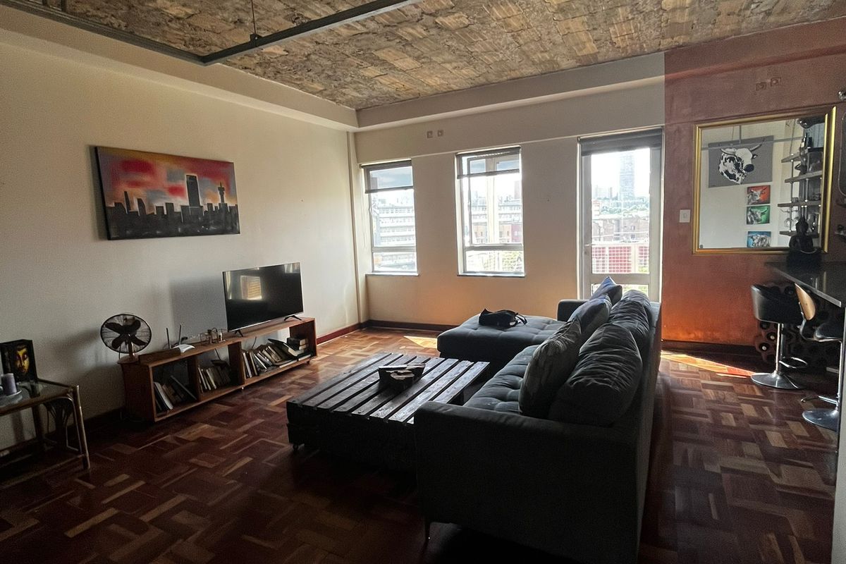 Big Studio Apartment For Sale In Maboneng - Photo 2