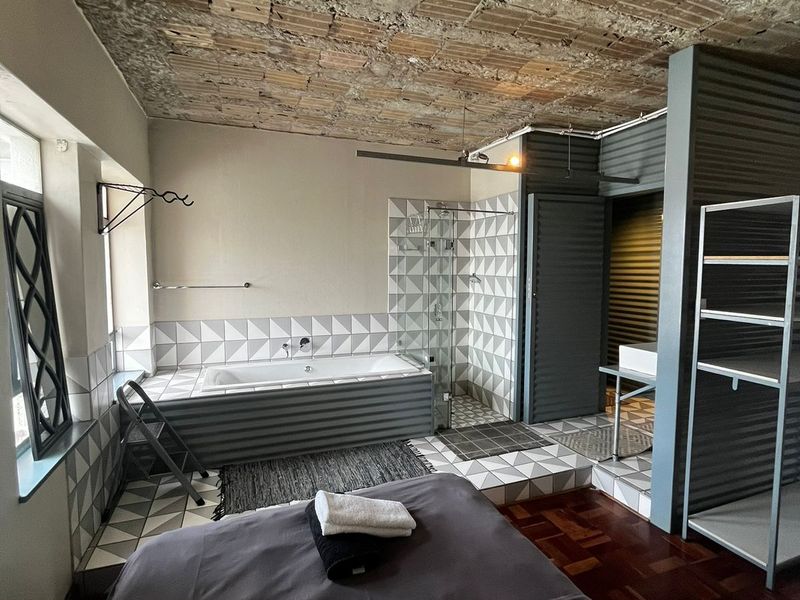 Big Studio Apartment For Sale In Maboneng - Photo 3