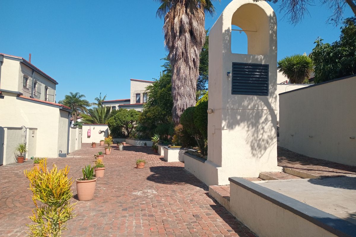 Duplex Townhouse For Sale - Photo 3