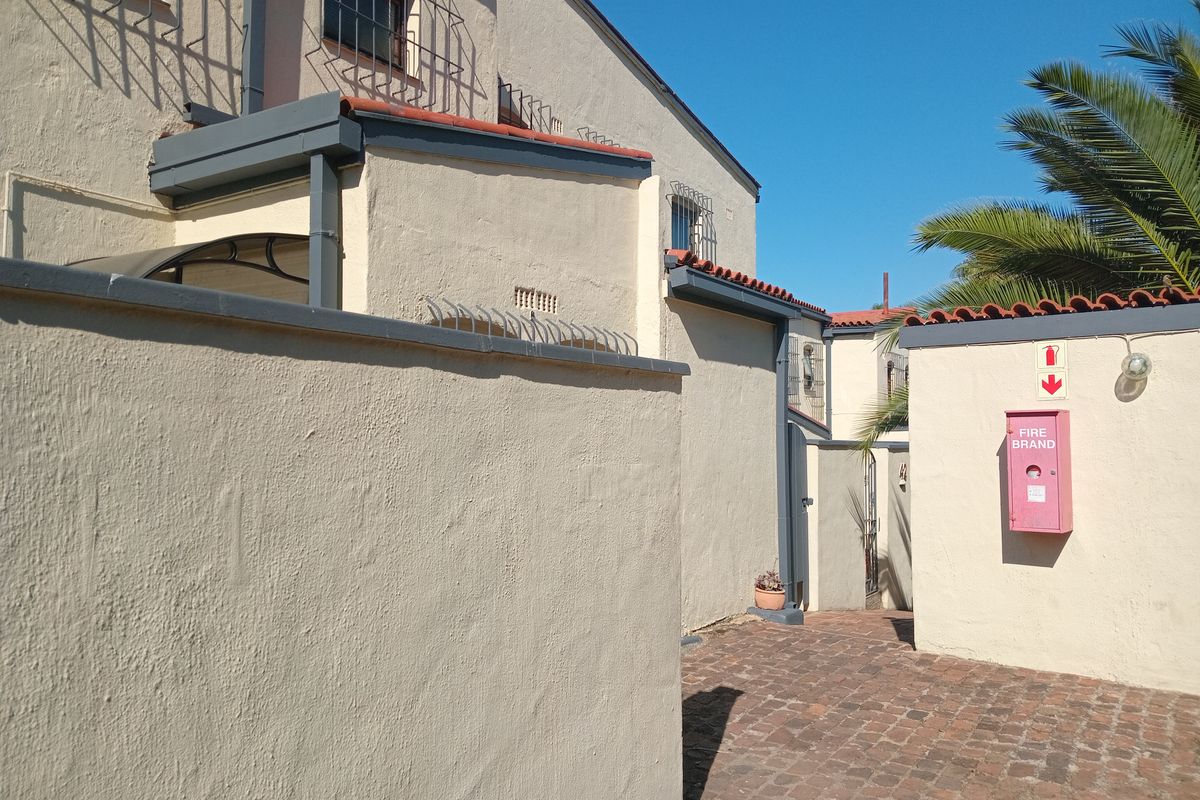 Duplex Townhouse For Sale - Photo 4