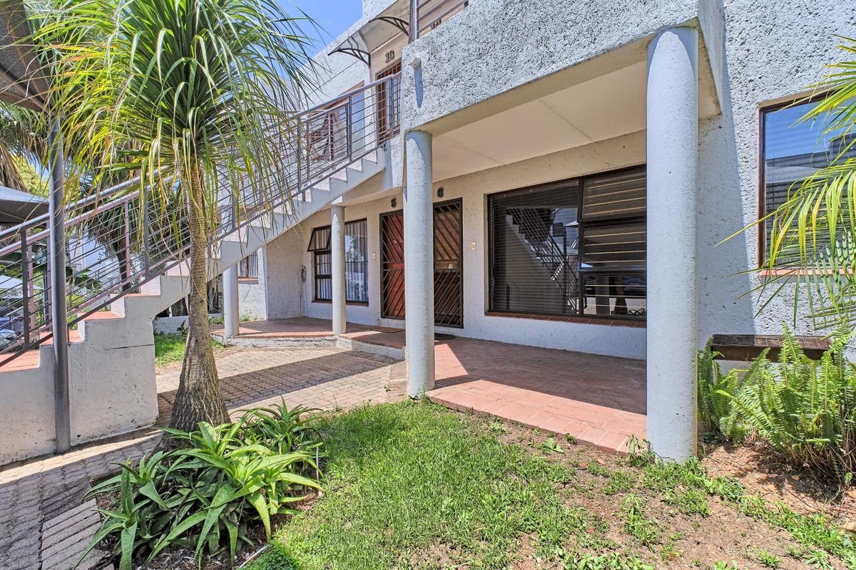 2 Bedroom Apartment For Sale in Paulshof, Sandton - Photo 2