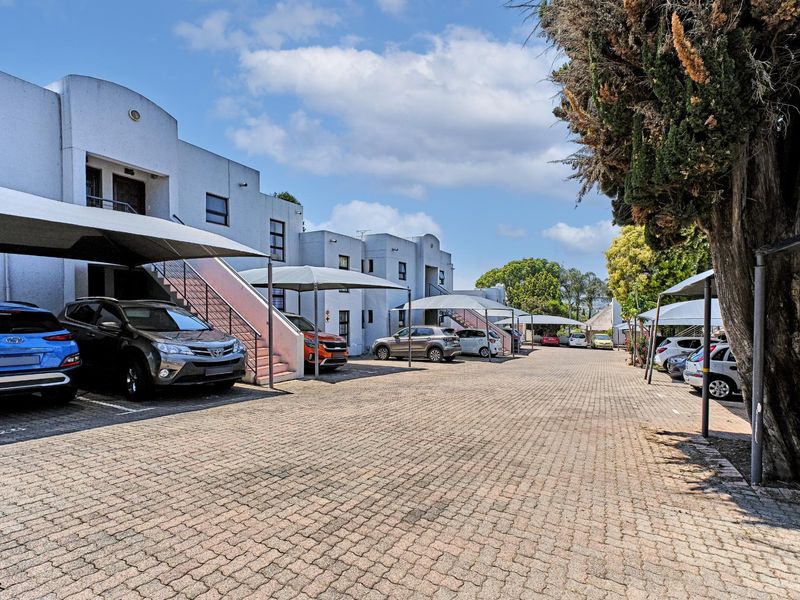 2 Bedroom Apartment For Sale in Paulshof, Sandton - Photo 3