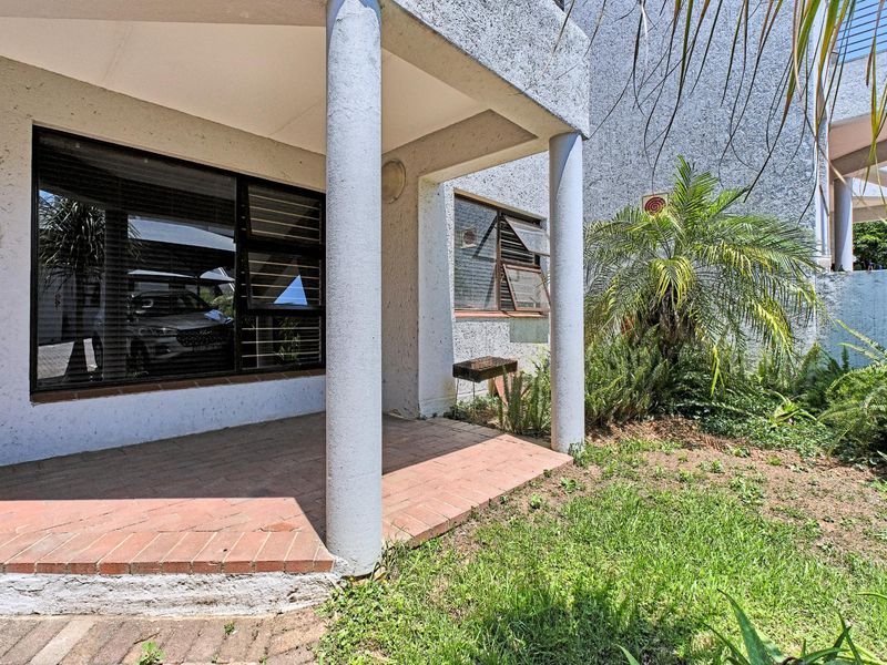 2 Bedroom Apartment For Sale in Paulshof, Sandton - Photo 1