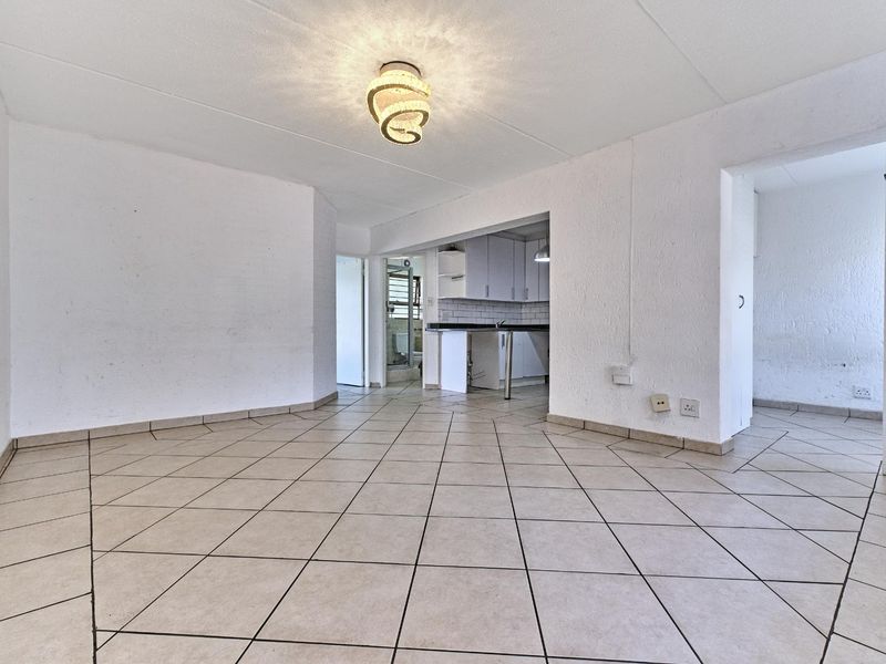 2 Bedroom Apartment For Sale in Paulshof, Sandton - Photo 9