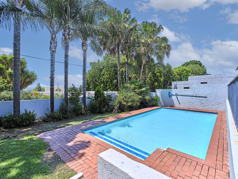 2 Bedroom Apartment For Sale in Paulshof, Sandton - Photo 8