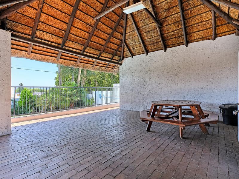 2 Bedroom Apartment For Sale in Paulshof, Sandton - Photo 7