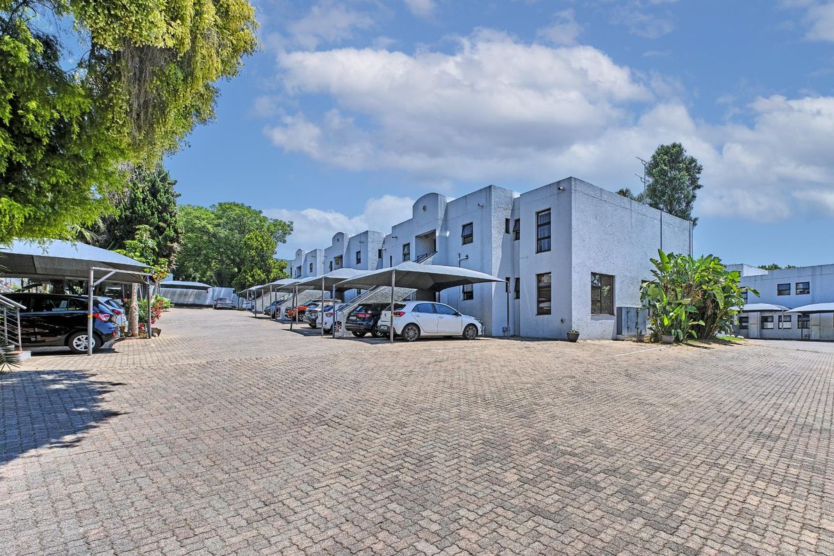 2 Bedroom Apartment For Sale in Paulshof, Sandton - Photo 4