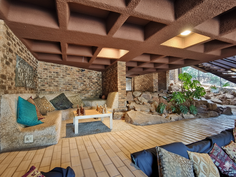 An Architectural Masterpiece of Space and Style. - Photo 9