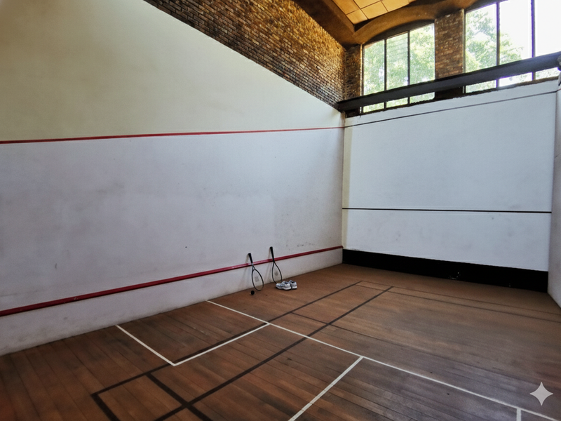 An Architectural Masterpiece of Space and Style. - Photo 7