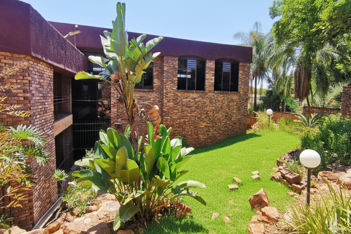 An Architectural Masterpiece of Space and Style. - Photo 2