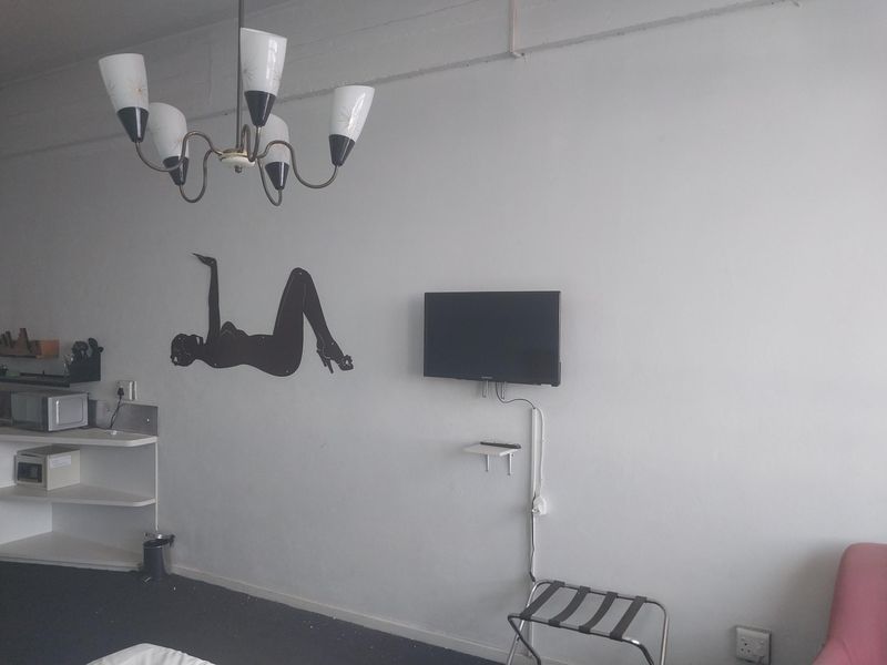 Main Street Life Studio To Rent - Photo 2