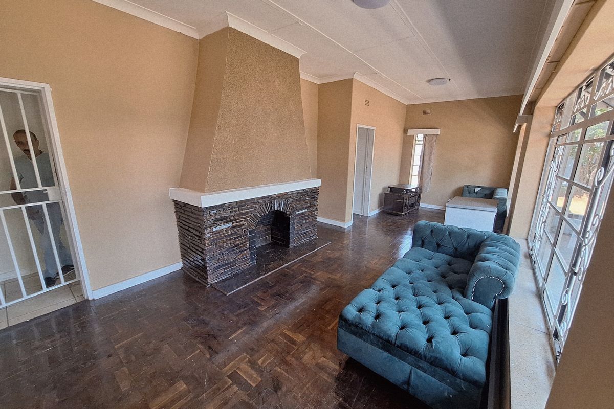 Stunning 3-bedroom house for sale in Florida, Roodepoort—perfect for families and investors alike! - Photo 4