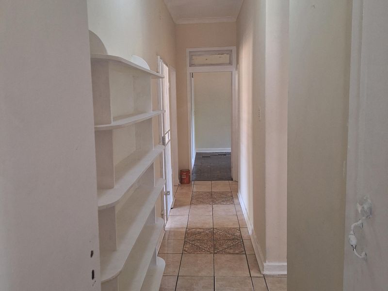 Stunning 3-bedroom house for sale in Florida, Roodepoort—perfect for families and investors alike! - Photo 8