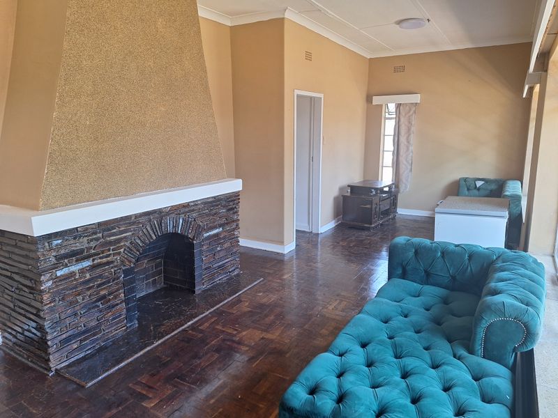 Stunning 3-bedroom house for sale in Florida, Roodepoort—perfect for families and investors alike! - Photo 6