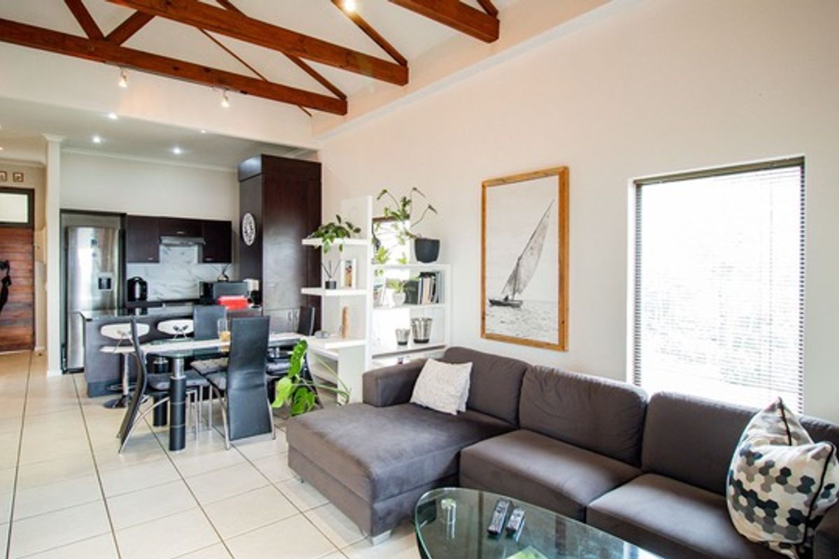 STYLISH APARTMENT IN MOST DESIRABLE LOCATION BRYANSTON FOR SALE R 1.499.000 - Photo 4