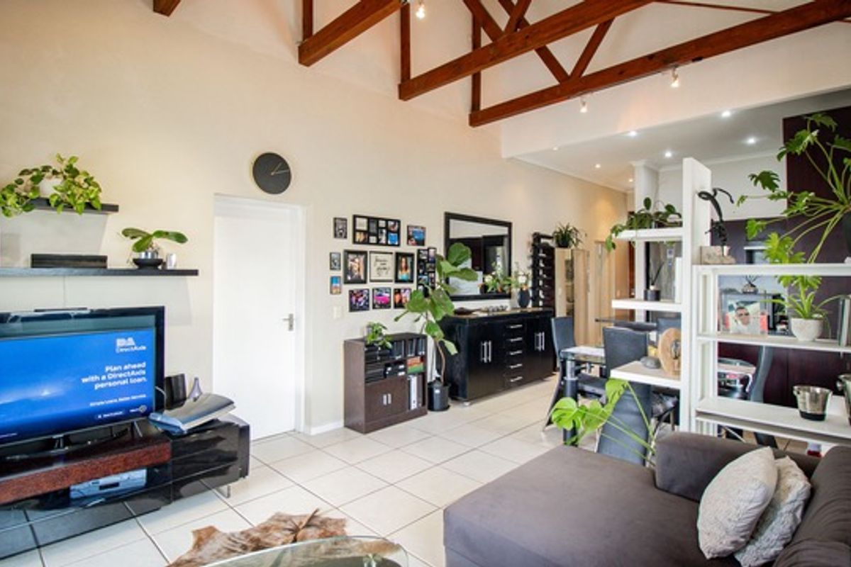 STYLISH APARTMENT IN MOST DESIRABLE LOCATION BRYANSTON FOR SALE R 1.499.000 - Photo 5