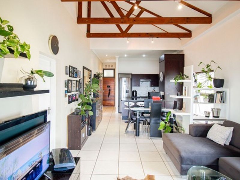 STYLISH APARTMENT IN MOST DESIRABLE LOCATION BRYANSTON FOR SALE R 1.499.000 - Photo 3