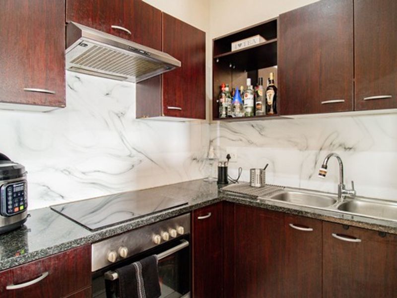 STYLISH APARTMENT IN MOST DESIRABLE LOCATION BRYANSTON FOR SALE R 1.499.000 - Photo 10