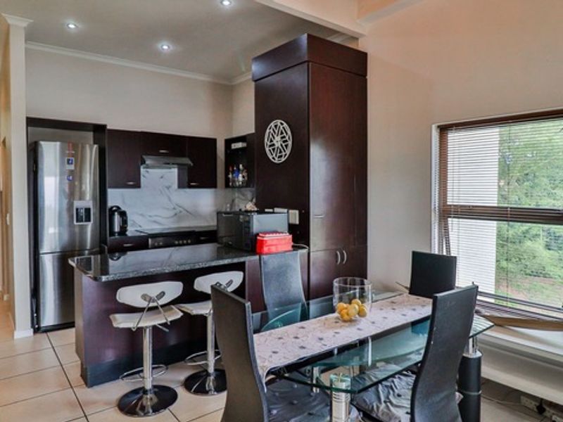 STYLISH APARTMENT IN MOST DESIRABLE LOCATION BRYANSTON FOR SALE R 1.499.000 - Photo 8
