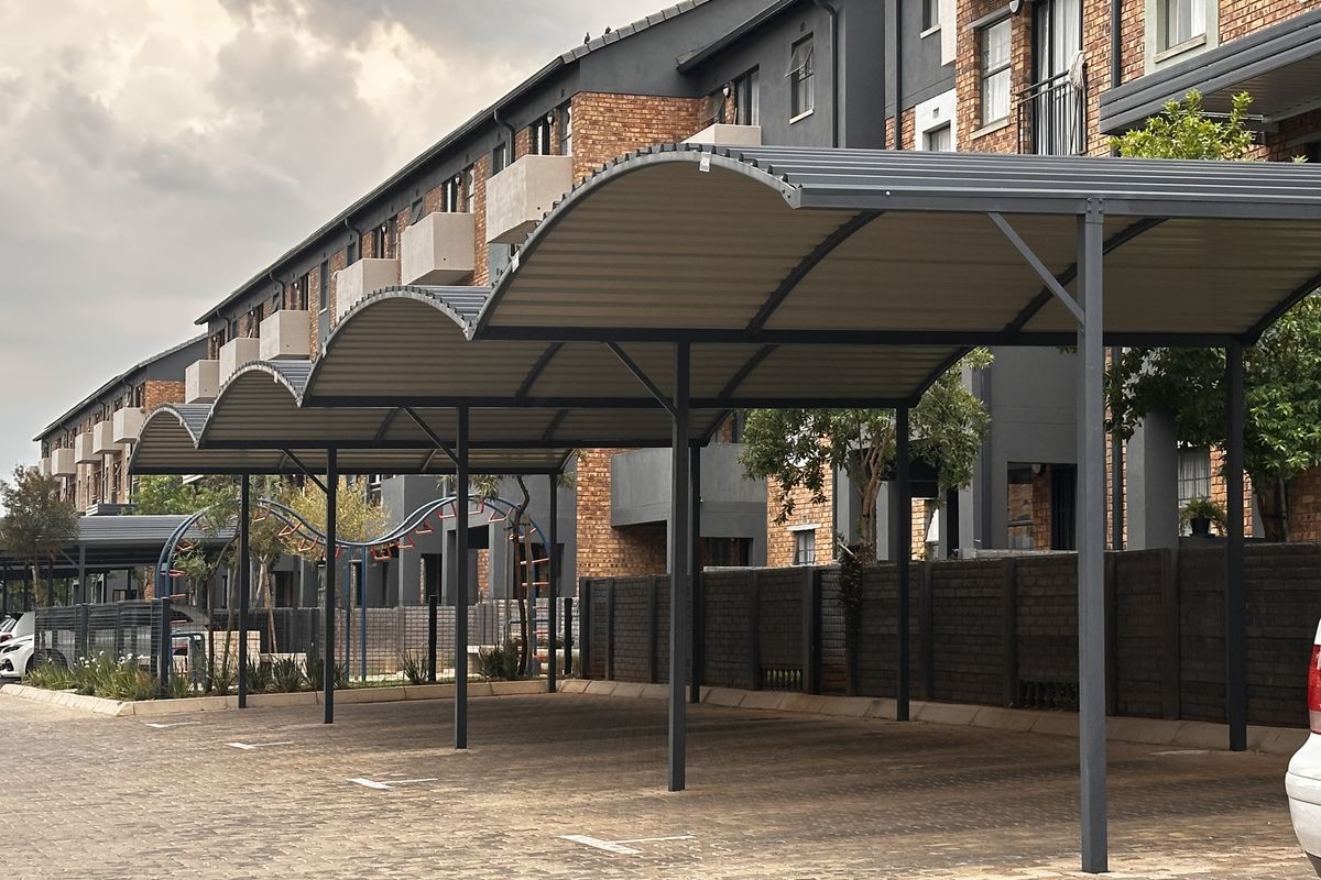 A Modern 2 bedroom, 1 bathroom Apartment, in Theresapark - Photo 2