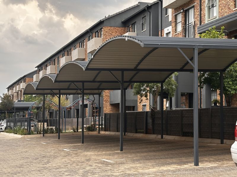 A Modern 2 bedroom, 1 bathroom Apartment, in Theresapark - Photo 2