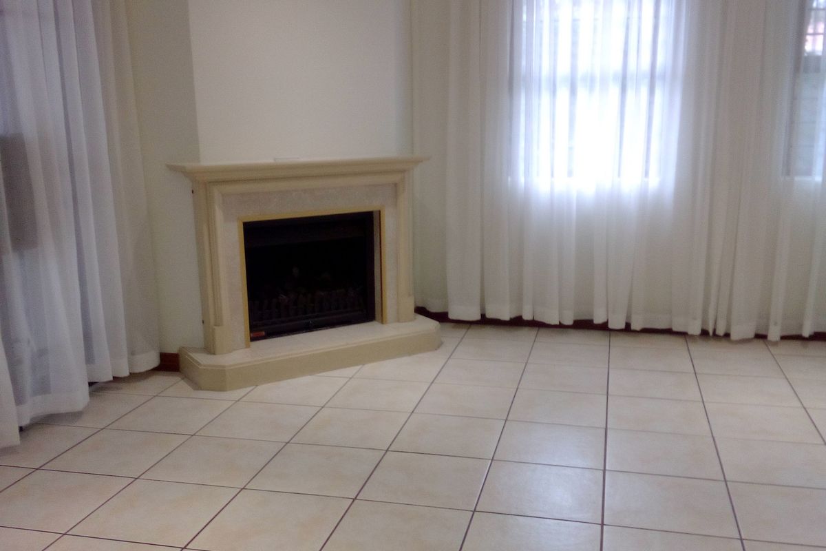 3 bedroom 3 bathroom Cluster in Morningside - Photo 2