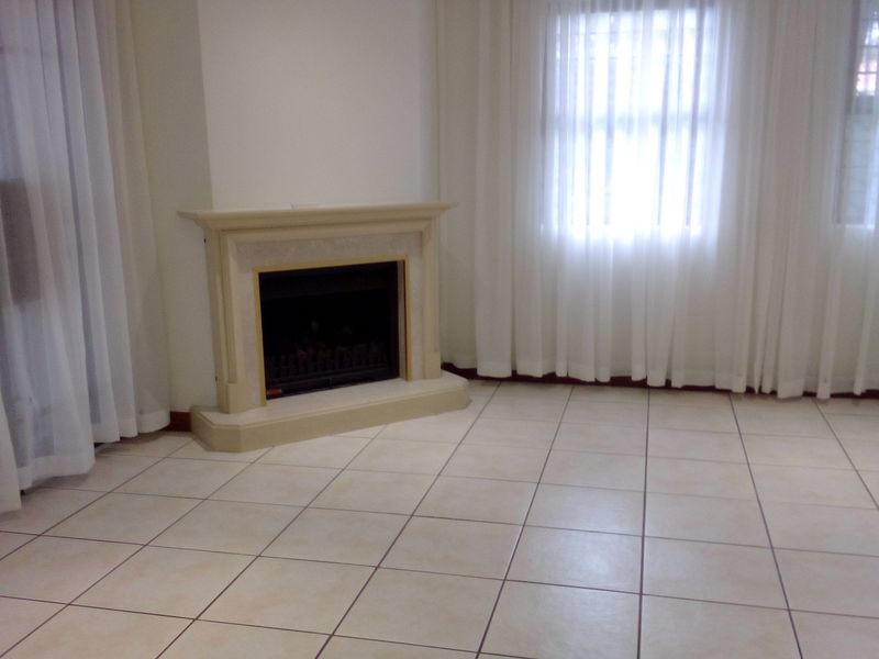 3 bedroom 3 bathroom Cluster in Morningside - Photo 2