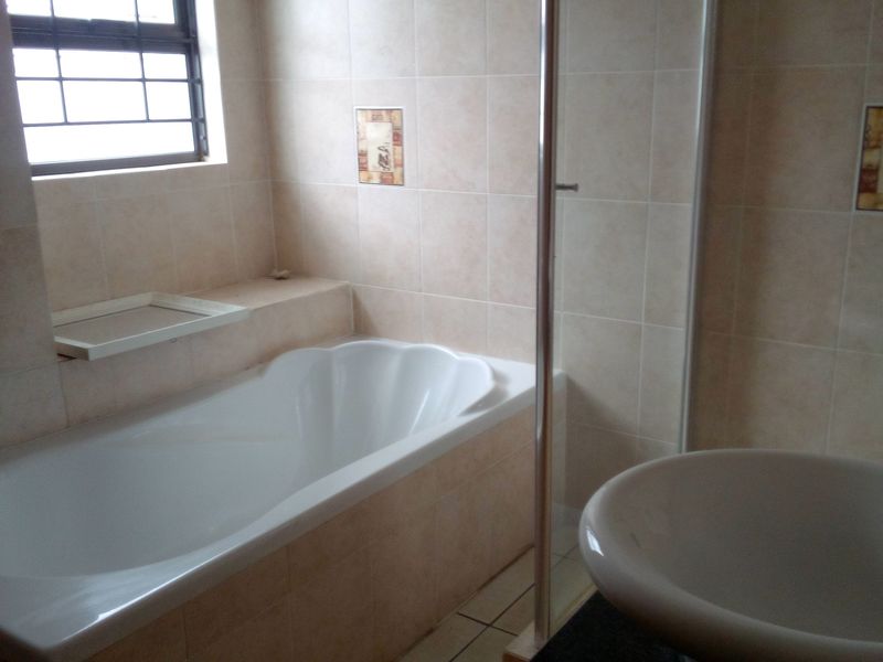 3 bedroom 3 bathroom Cluster in Morningside - Photo 7