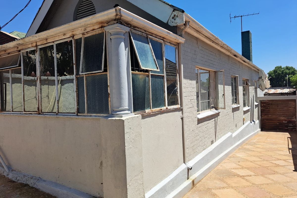 House For Sale In Johannesburg - Photo 2