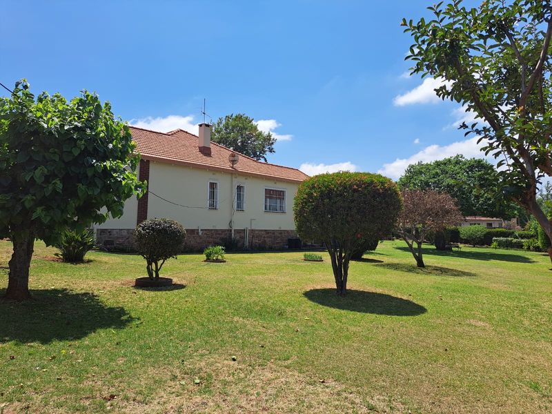 House For Sale In Johannesburg - Photo 2