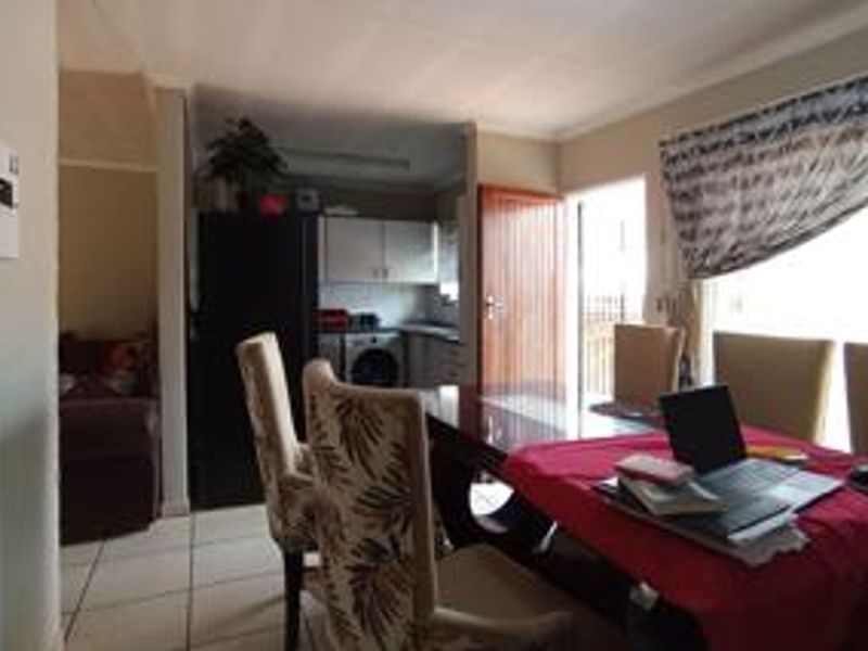 2 Bedroom Townhouse for sale in Amandasig - Photo 5