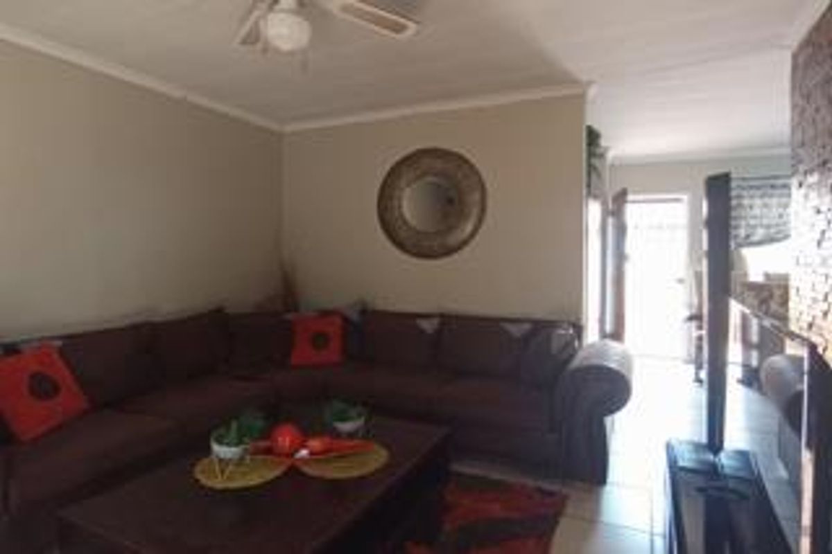 2 Bedroom Townhouse for sale in Amandasig - Photo 3