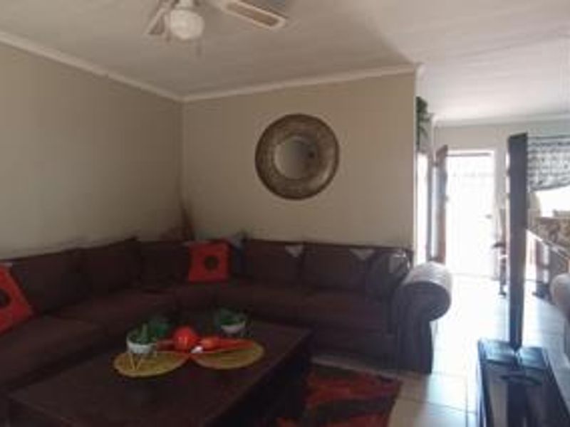 2 Bedroom Townhouse for sale in Amandasig - Photo 3