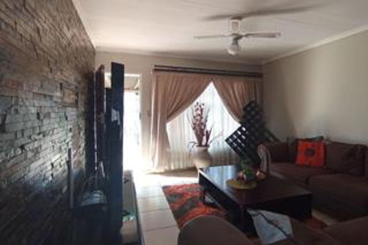 2 Bedroom Townhouse for sale in Amandasig - Photo 4